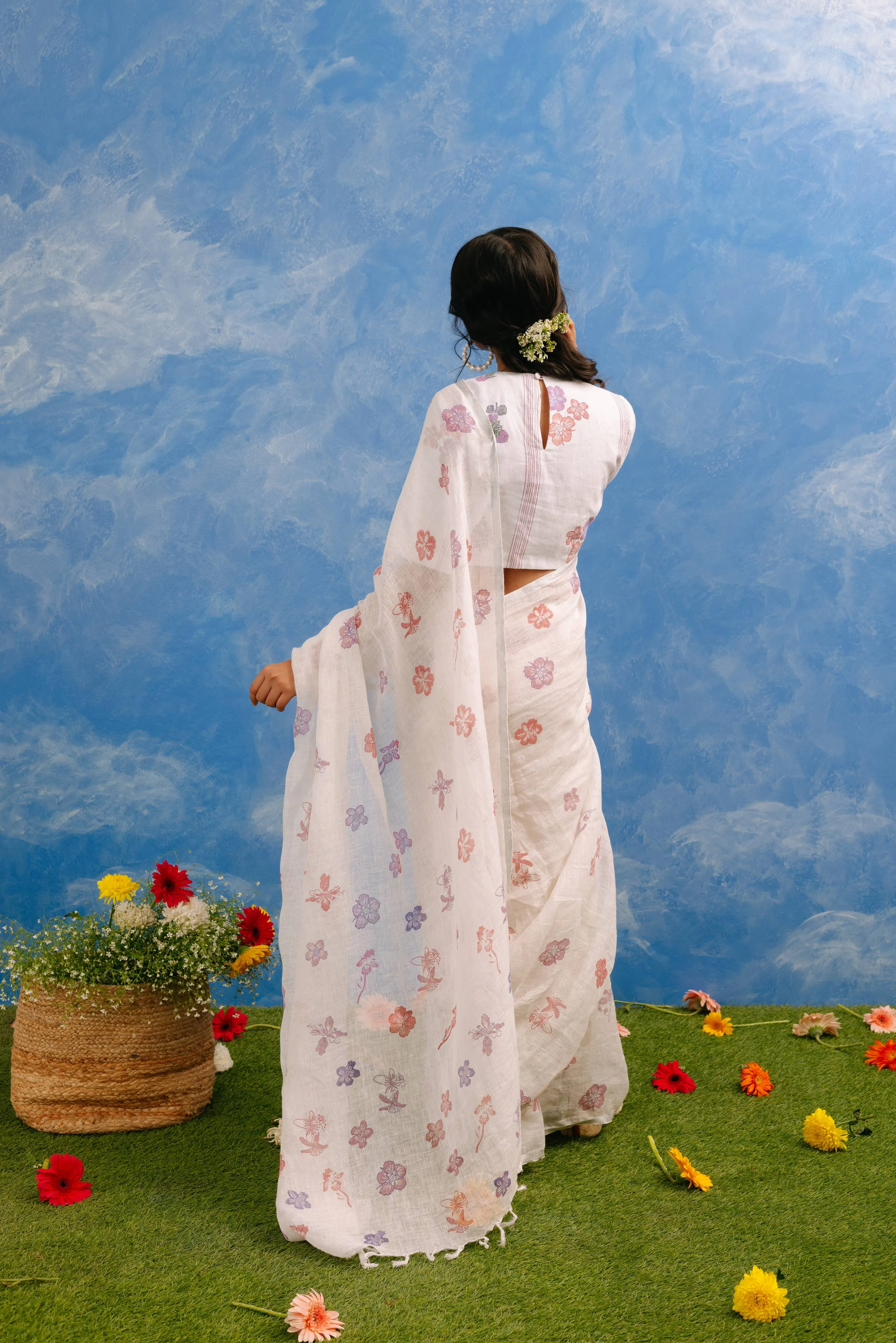 Neerav Linen Sari