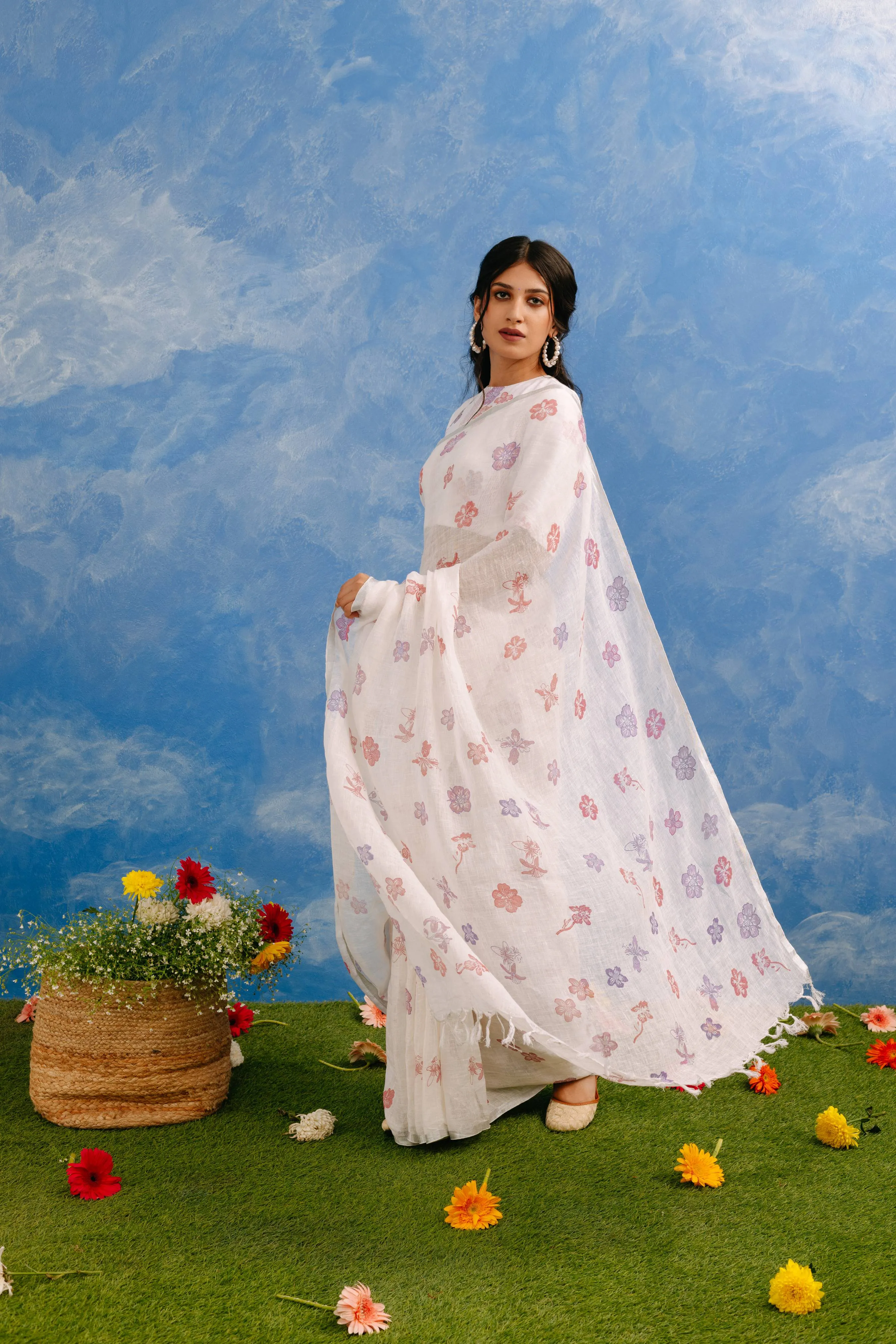 Neerav Linen Sari