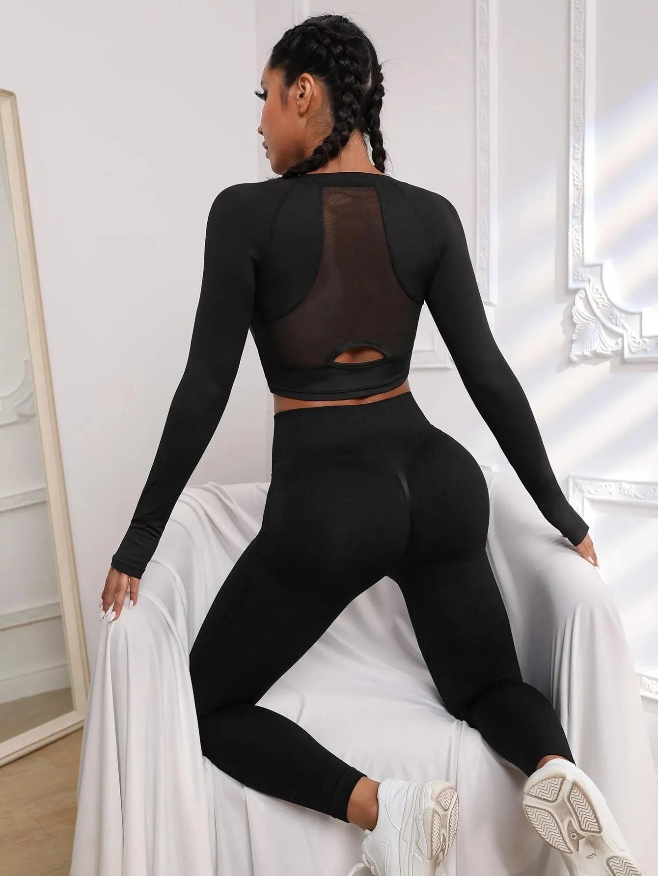SHEIN Contrast Mesh Raglan Sleeve Crop Sports Tee